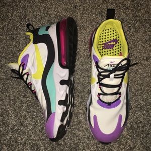 Nike Men’s 270 React Geometric Shoes